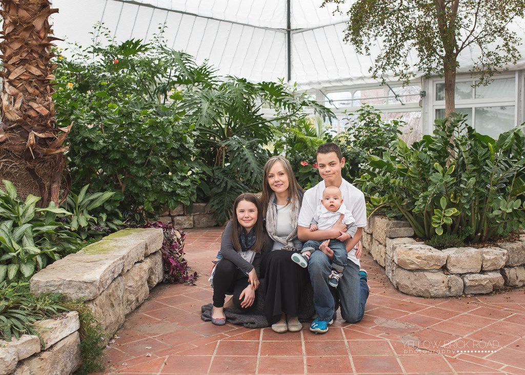 Mom and her 3 kids at Mothers day mini session in guelph