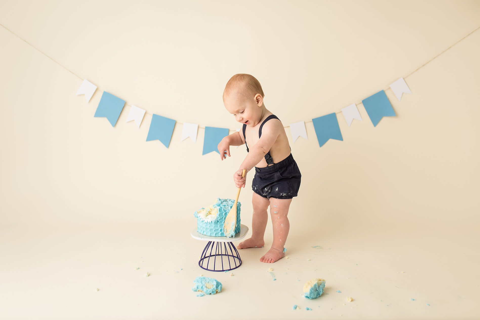 Cake Smash Guelph Ontario child photographer Yellow Brick Road Photography