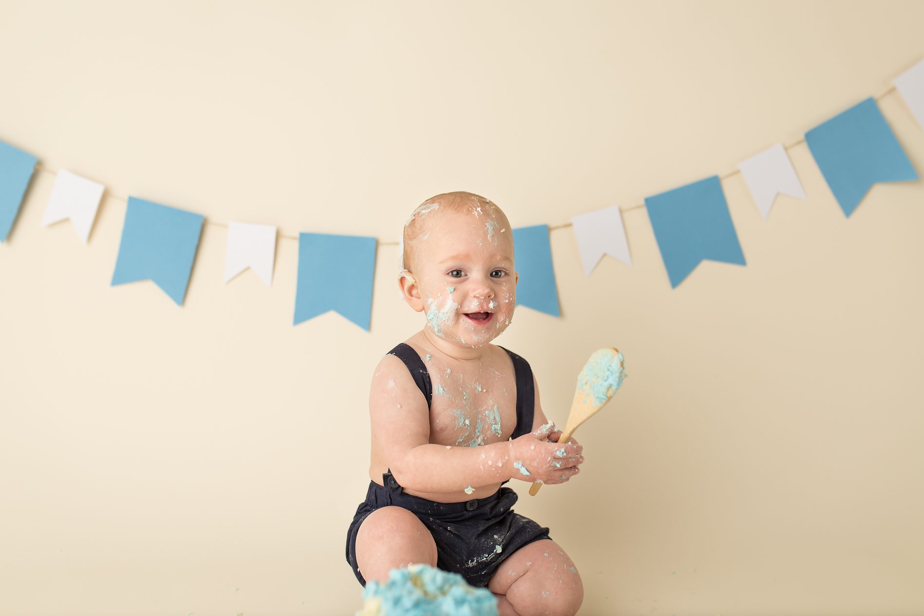 Cake Smash Guelph Ontario child photographer Yellow Brick Road Photography