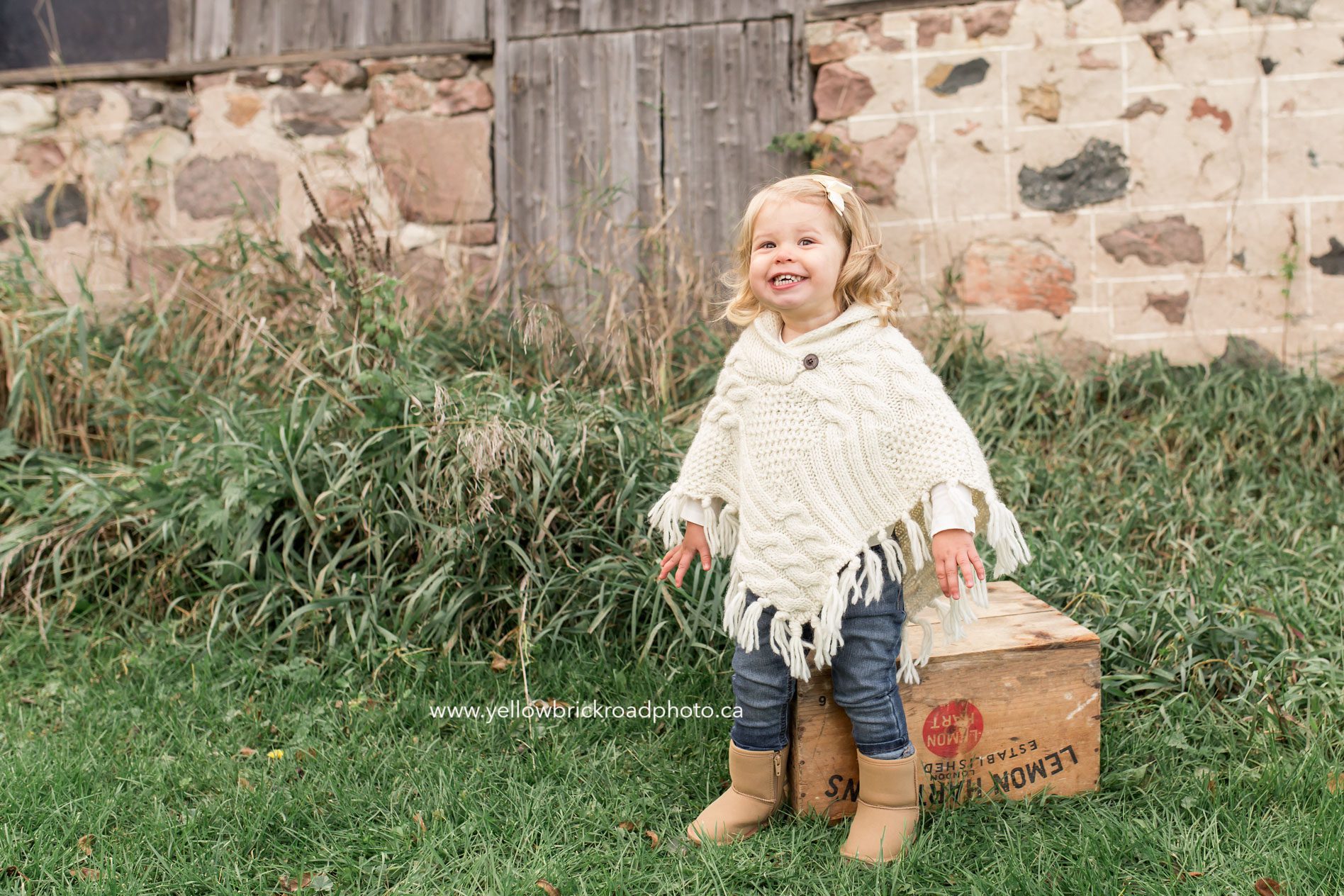 Extended Family session toddler smiling