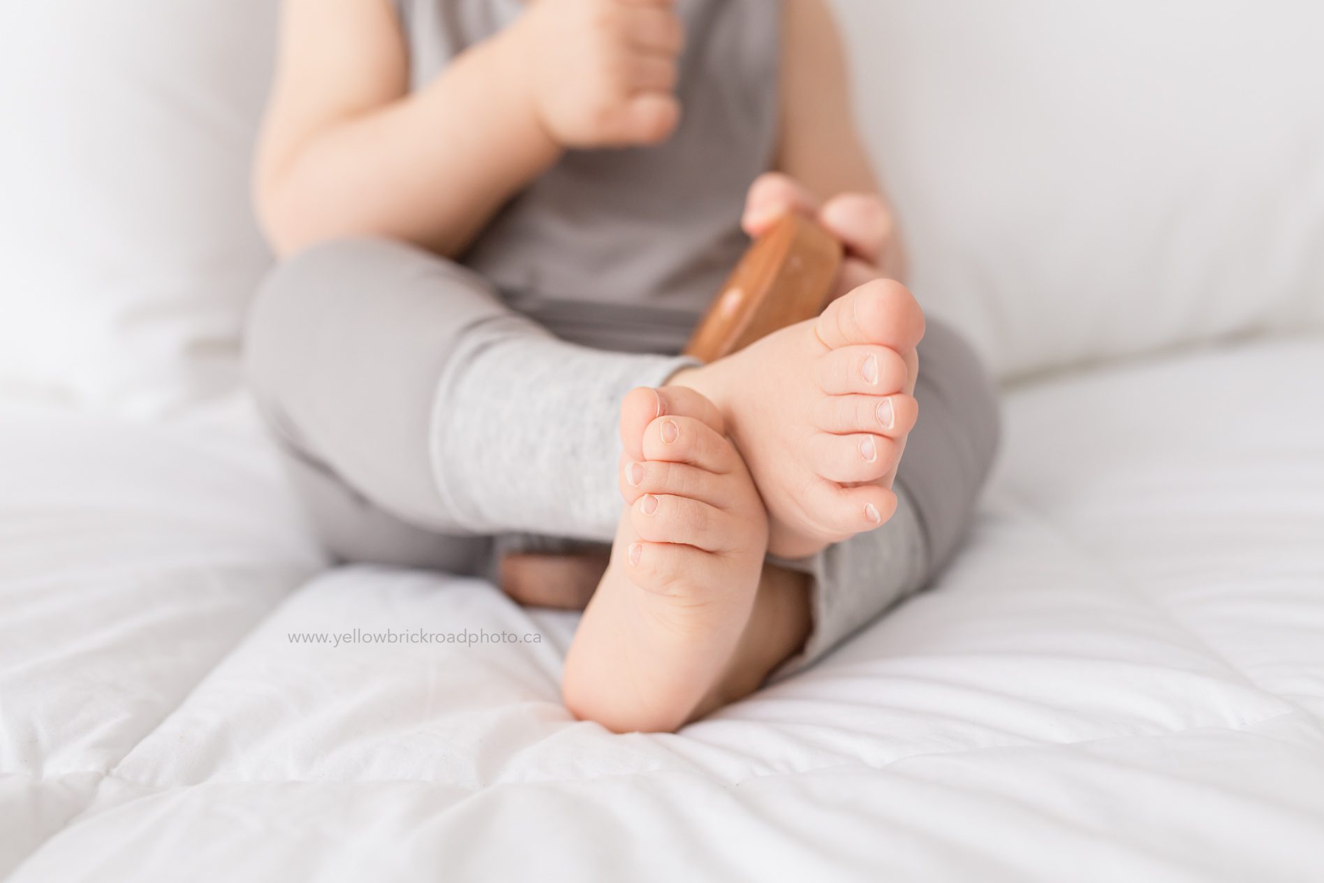 baby toes guelph baby photographer www.yellowbrickroadphoto.ca