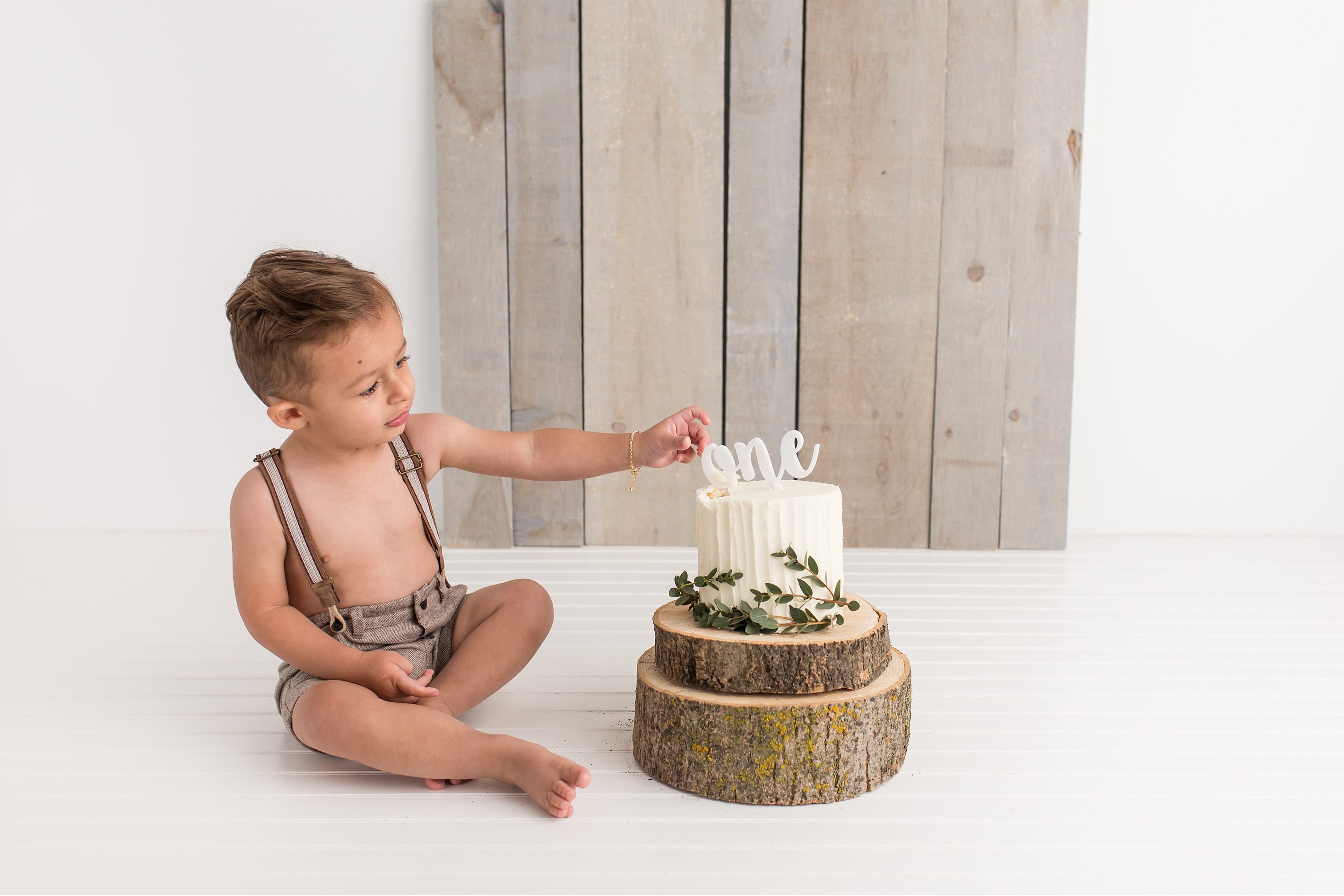 First Birthday Guelph Photography Organic White Cake Smash
