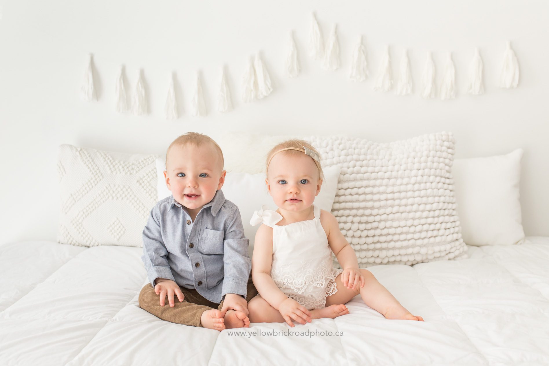 Twins First Birthday Guelph Twin Photographer Donut Smash www.yellowbrickroadphoto.ca