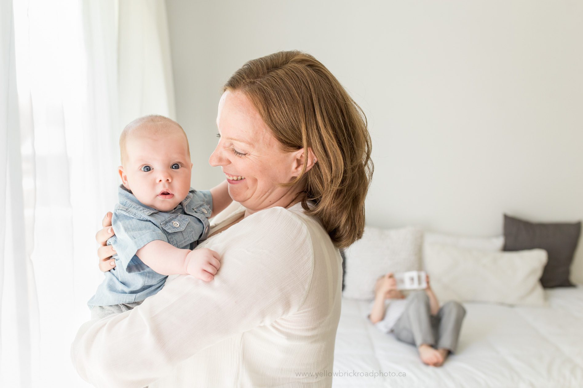 Family Photographer Guelph Motherhood Photography www.yellowbrickroadphoto.ca