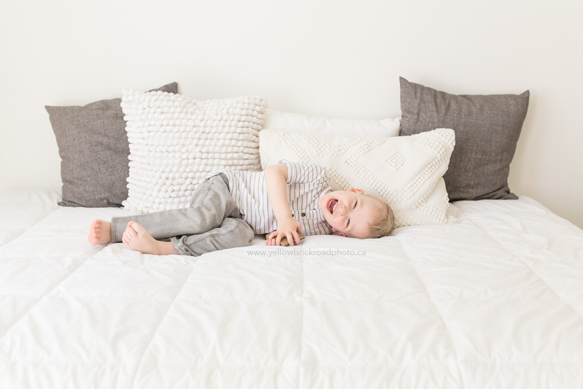 Family Photographer Guelph Motherhood Photography www.yellowbrickroadphoto.ca