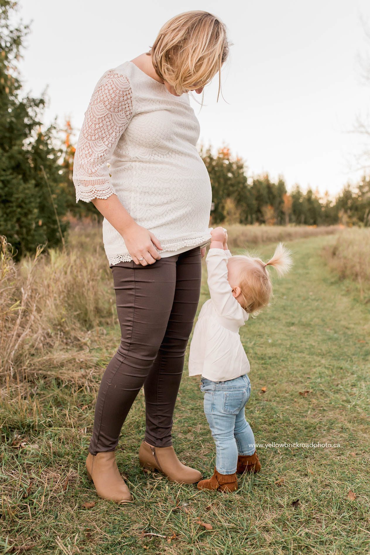 Family Maternity with sibling