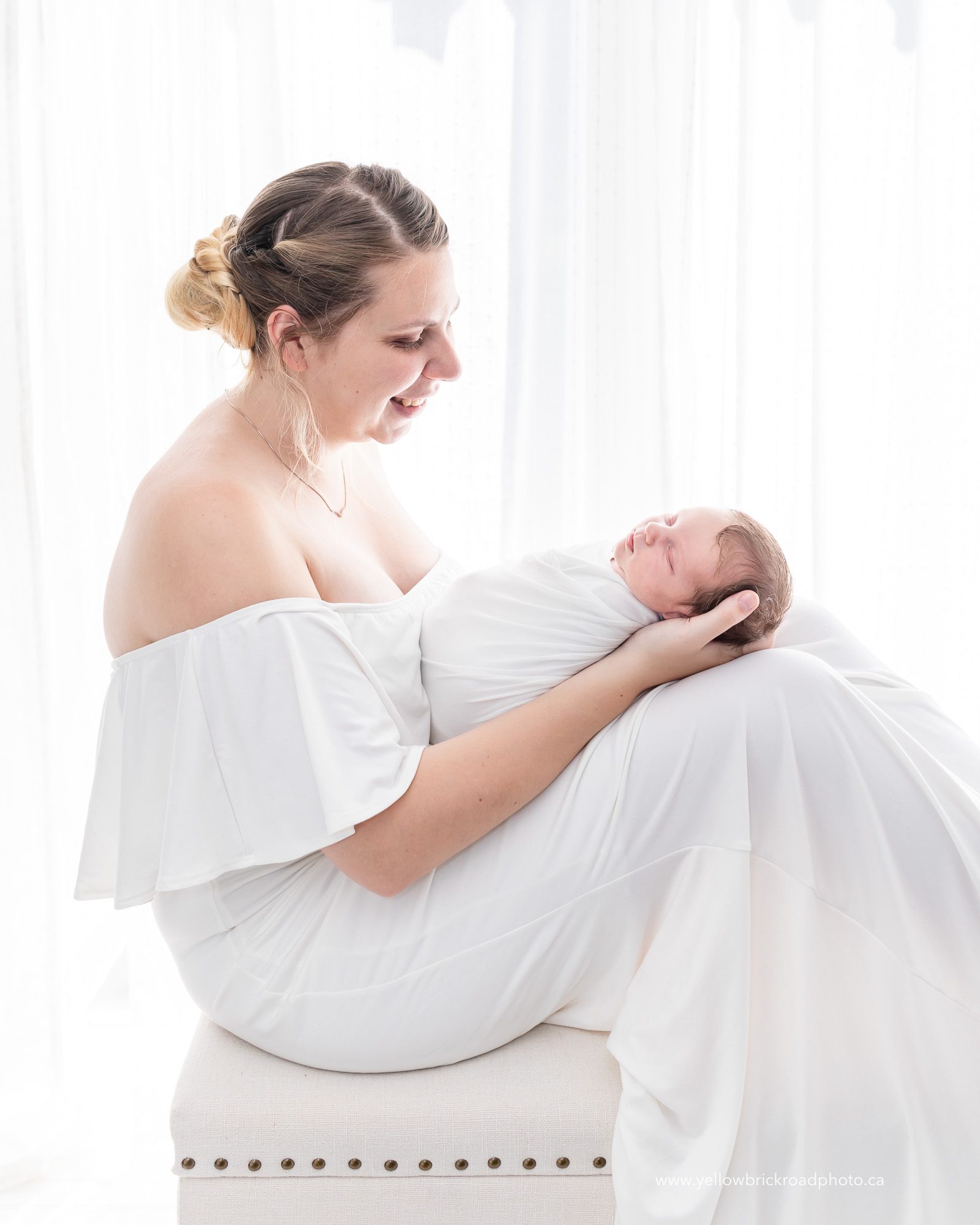 studio newborn mom 