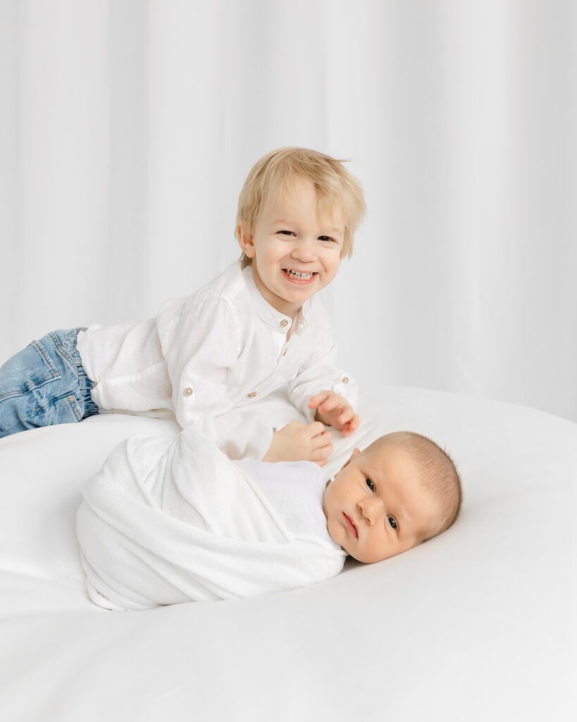 sibling newborn photos