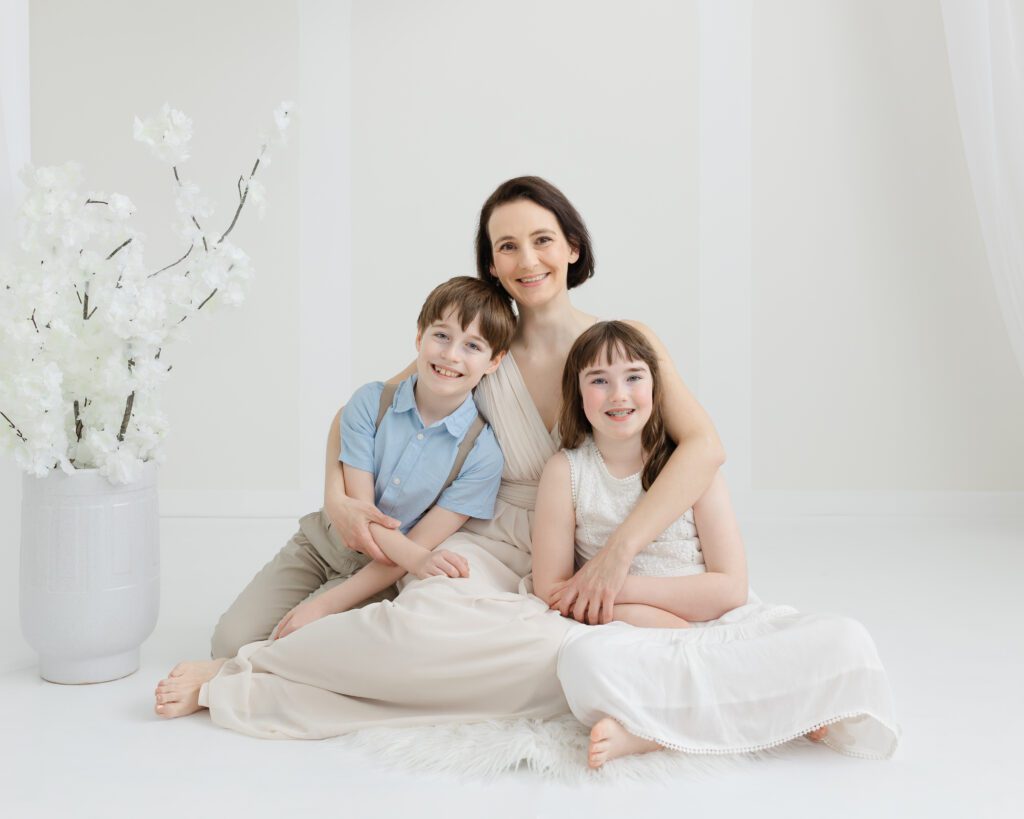 mom and with older kids photoshoot